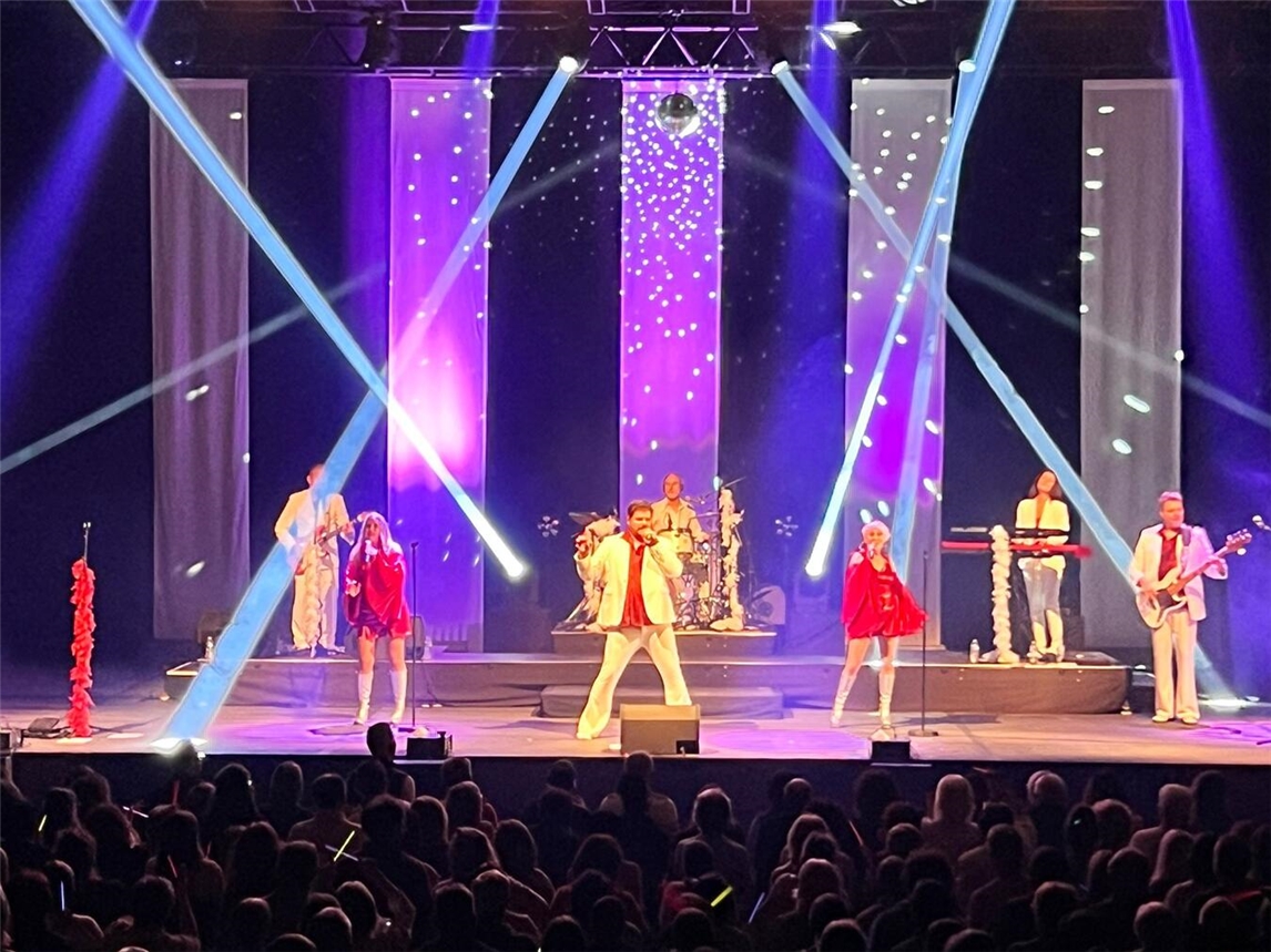 "ABBA Fever Liveband Phonic Konzert am 13. Juni, generationsübergreifendes Event, Foto von gastwerk! Hamburg"