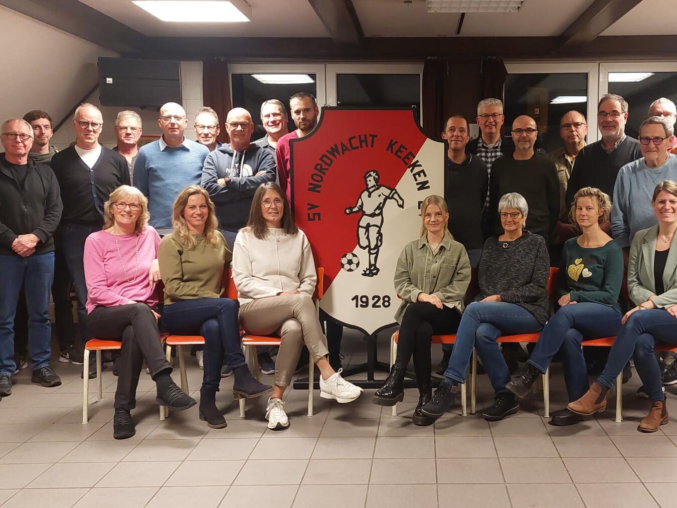 Abteilungsleiter Hans Kuppen bedankte sich bei den Prüfern, Helfern und Teilnehmern. Foto: Nordwacht Keeken