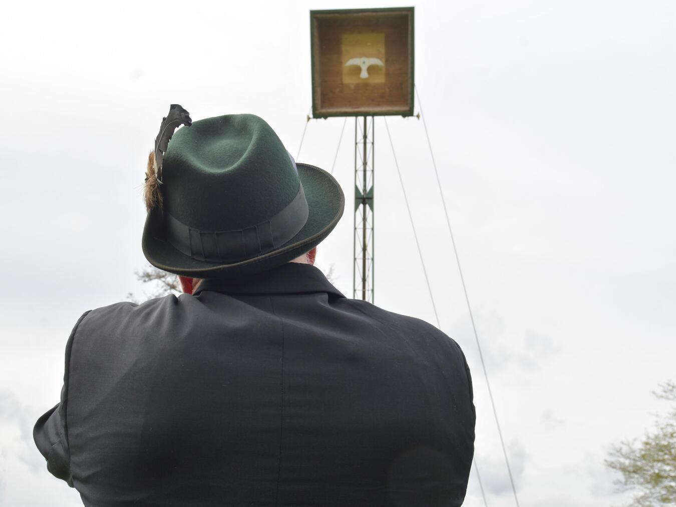 Achterhoek hat einen neuen Regenten:  Gute 200 Schuss hat es gedauert, bis das Königsschießen der St. Maria-Schützenbruderschaft mit Michael Stenmanseinen neuen König hervorgebracht hat.NN-Foto: Gerhard Seybert