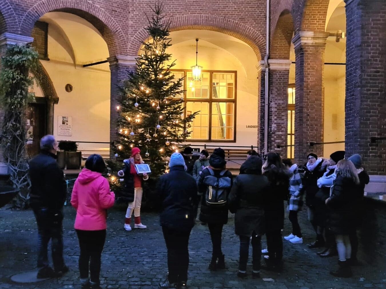 Adventsführung mit Gästeführerin Birgit van den Boom. Foto: WTM Kleve