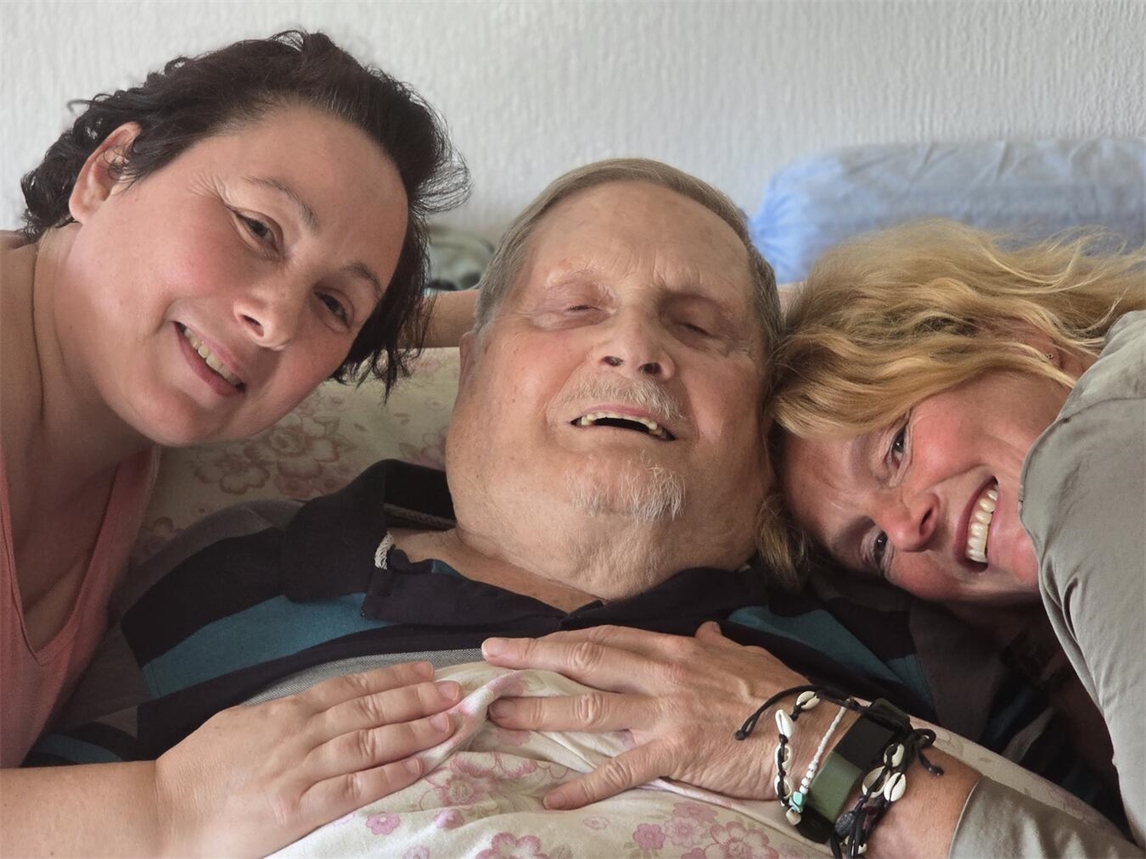 "Gruppenfoto von Agnieszka, Willi und Jeannette, aufgenommen von NN-Fotograf HF"