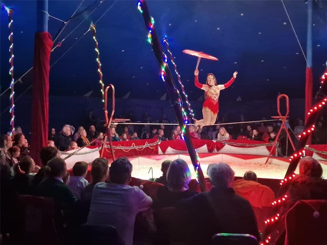 Akrobatische Kunststücke sind nur ein Baustein in der Show des Zirkus Laola. Foto: privat