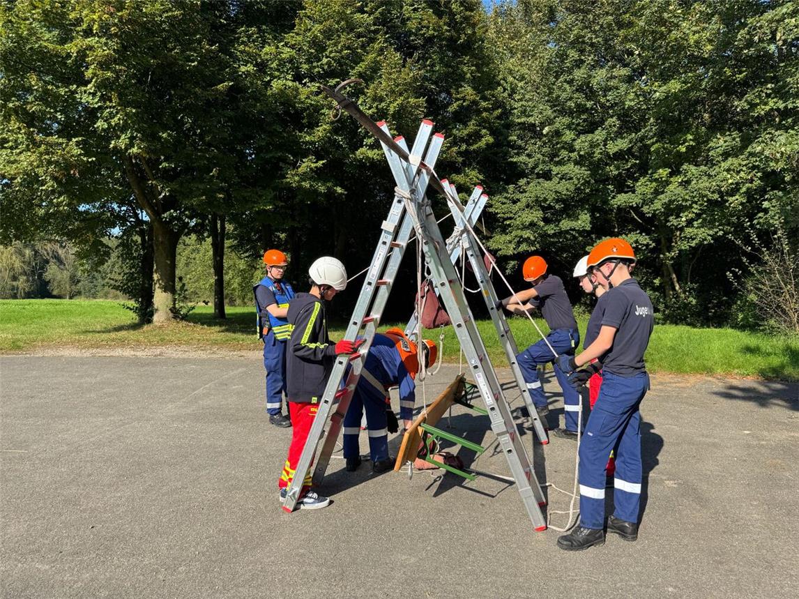 Aktionstag des Jugend-Einsatz-Teams der DLRG gemeinsam mit der Jugendfeuerwehr. Foto: Feuerwehr Kleve