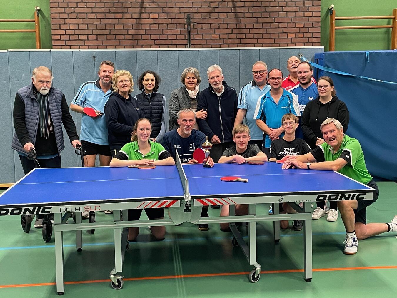 Aktive und Gäste gemeinsam in Elten an der Platte. Foto: privat