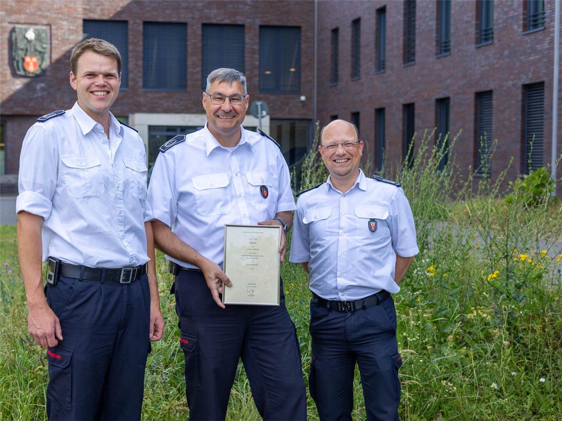Aktuell bildet Ralf Benkel Benkel gemeinsam mit seinen beiden Stellvertretern Daniel Scholz und Heinrich Graven junior ein eingespieltes Führungstrio. Foto: Feuerwehr Kleve