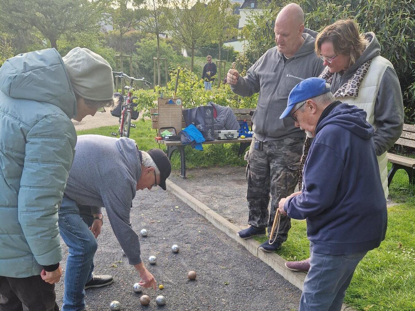 Alle 14 Tage lädt der Verein zum Boule-Spiel auf der eigens errichteten Anlage ein.