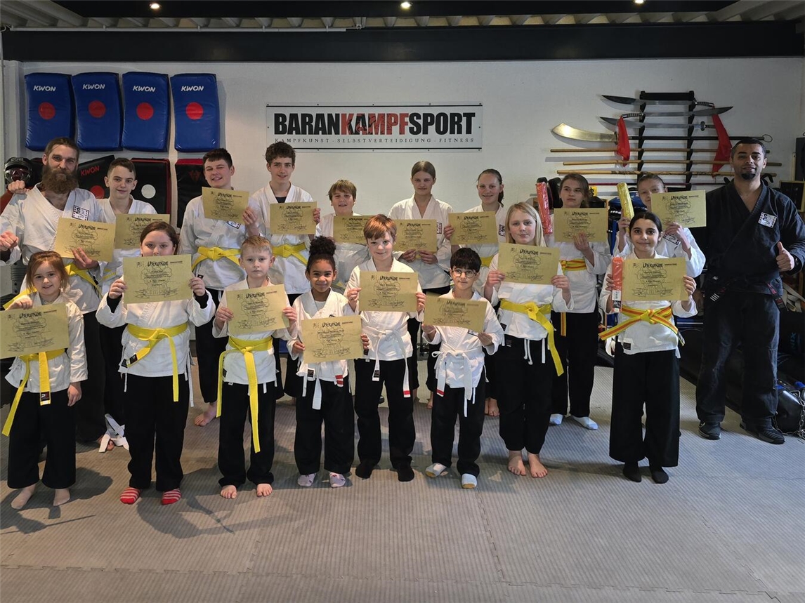 Alle 17 Teilnehmer bestanden die Gürtelprüfung erfolgreich. Foto: Kempo Kleve