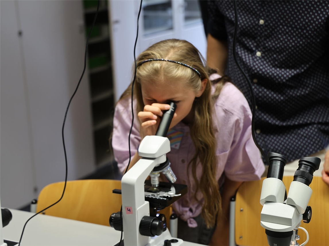 Alle Kurse sind darauf ausgerichtet, naturwissenschaftliche und sprachliche Inhalte altersgerecht, experimentell und projektorientiert zu vermitteln. Foto: privat