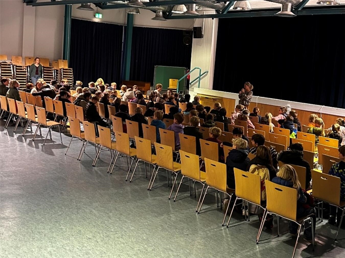 Alle Viertklässler der vier Reeser Grundschul-Standorte kamen in der Rheinschule zusammen. Foto: privat