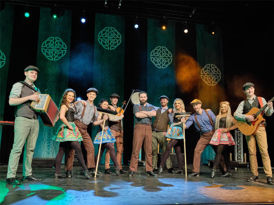 Alles live: Das Ensemble von „Celtic Rhythms“ kommt nach Rees. Foto: Heiko Kapeller