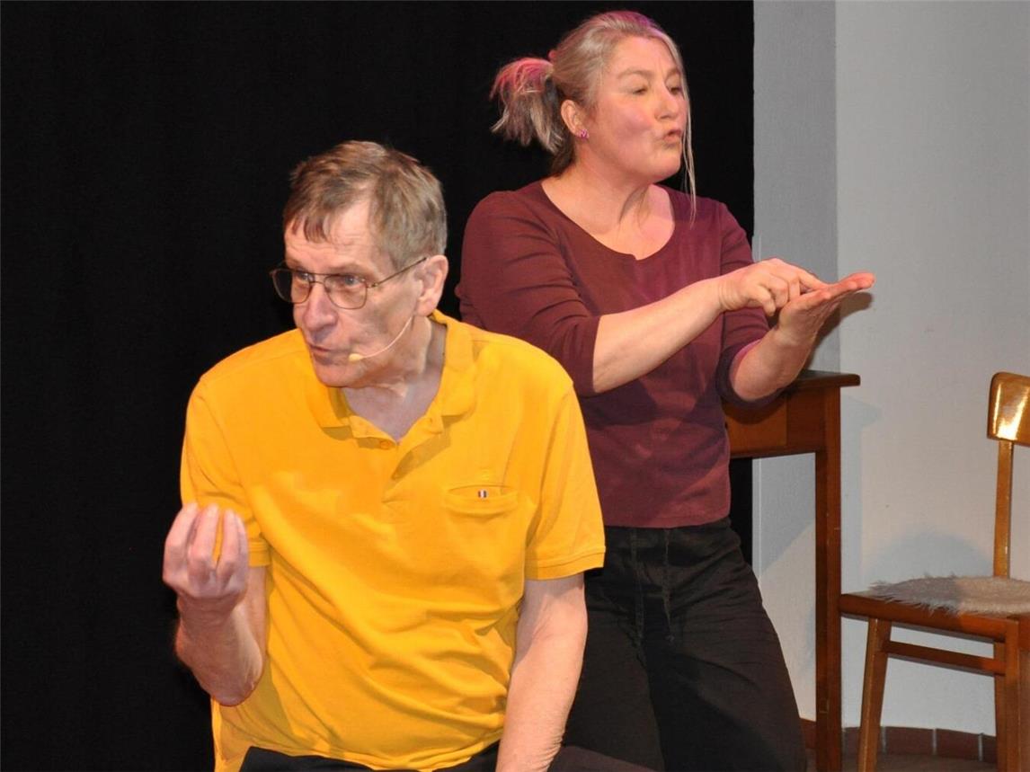 Alles ohne Vorbereitung: Die Darsteller der Theatergruppe „Improfieber“ aus Haldern. Foto: privat