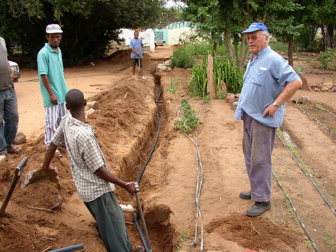 Aloys Werner verlegte Kilometerlange Leitungen, um für fließend Wasser und Strom zu sorgen.