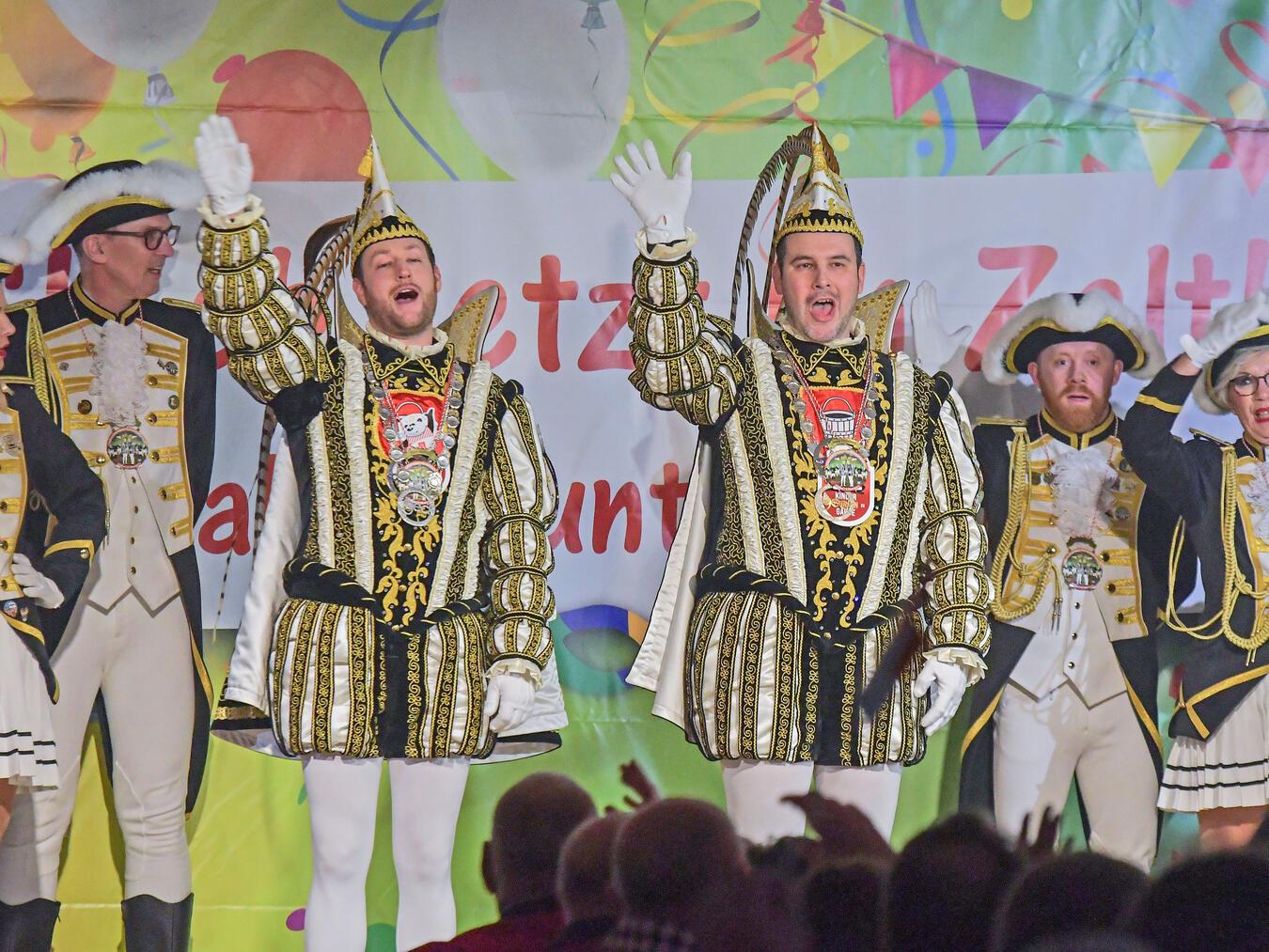 Als „sehr überwältigend“ beschreiben Steffen I. und Thorsten I. (v. l.) ihren ersten Auftritt als Prinzenpaar. NN-Foto: Gerhard Seybert