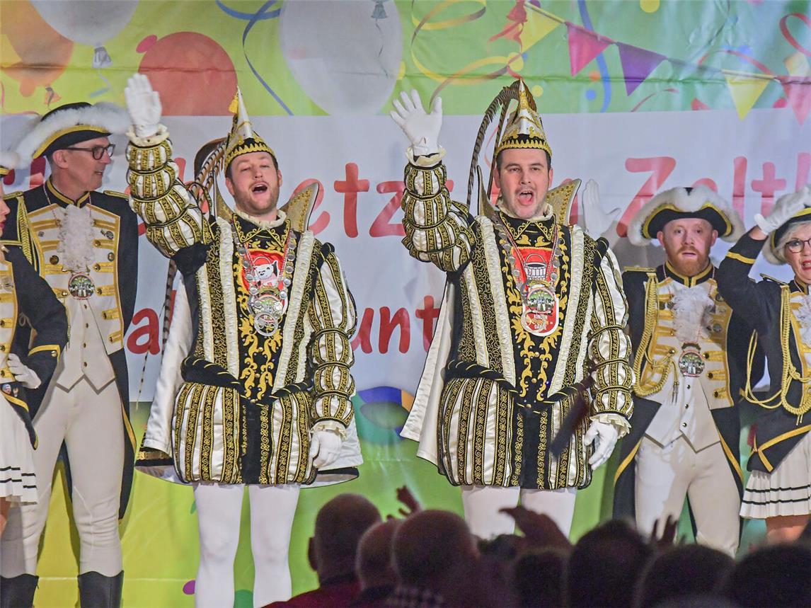 Als „sehr überwältigend“ beschreiben Steffen I. und Thorsten I. (v. l.) ihren ersten Auftritt als Prinzenpaar. NN-Foto: Gerhard Seybert