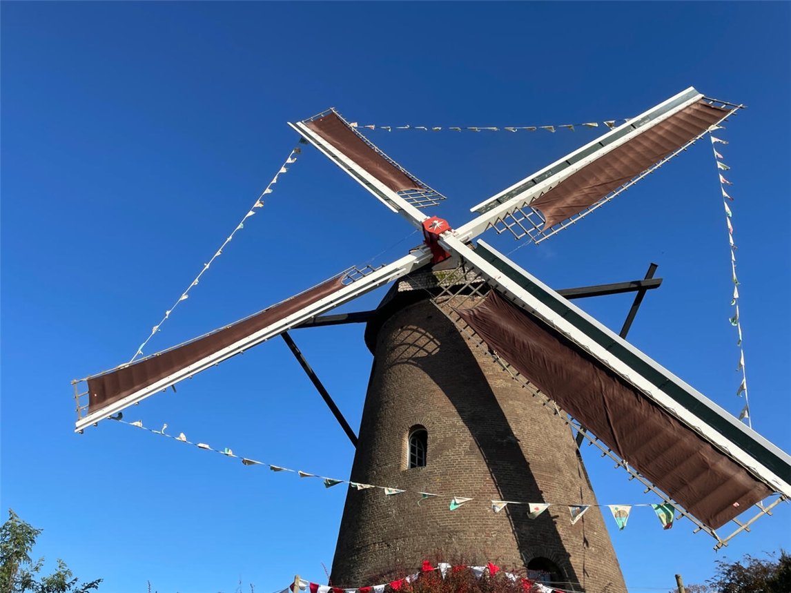 Am 1. Januar lädt die WFG Wirtschaft Marketing Tourismus alle Freunde der Eltener Windmühle zum Neujahrsdrehen auf dem Möllenbölt ein. Foto: WFG Emmerich