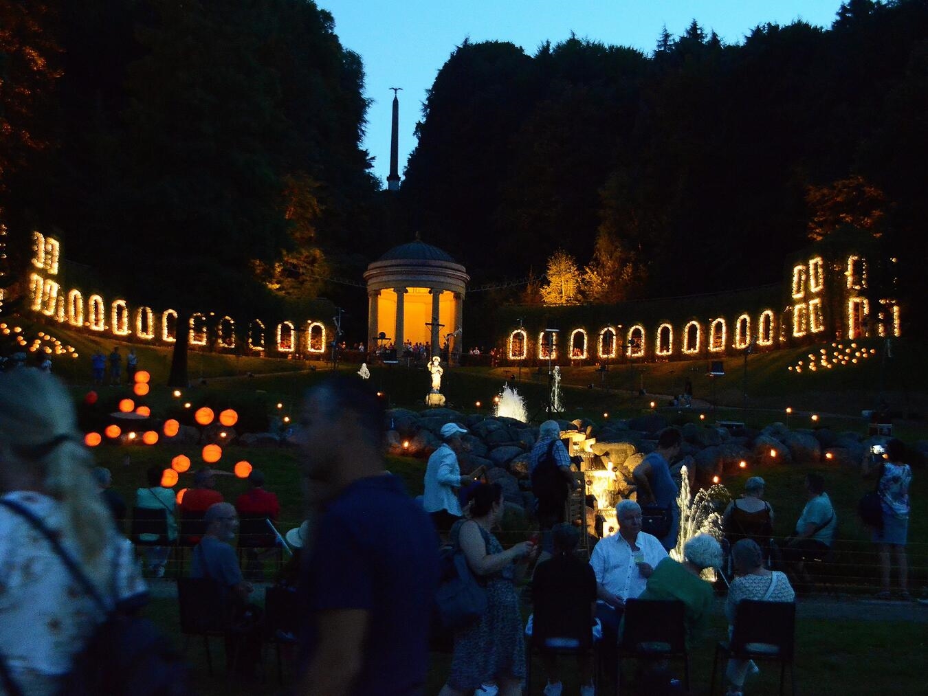 Sommerabschluss mit Licht, Musik und Feuerwerk Am 13. September wird die Konzertsaison im Klever Forstgarten beendet. Foto: Charly Stoffels