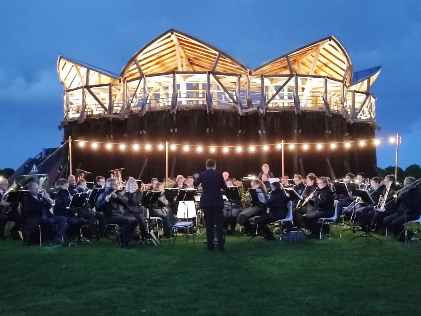 "Klappstuhlkonzert Kevelaer 16. Juli, Musikverein spielt im Freien, sommerliches Open-Air-Event"