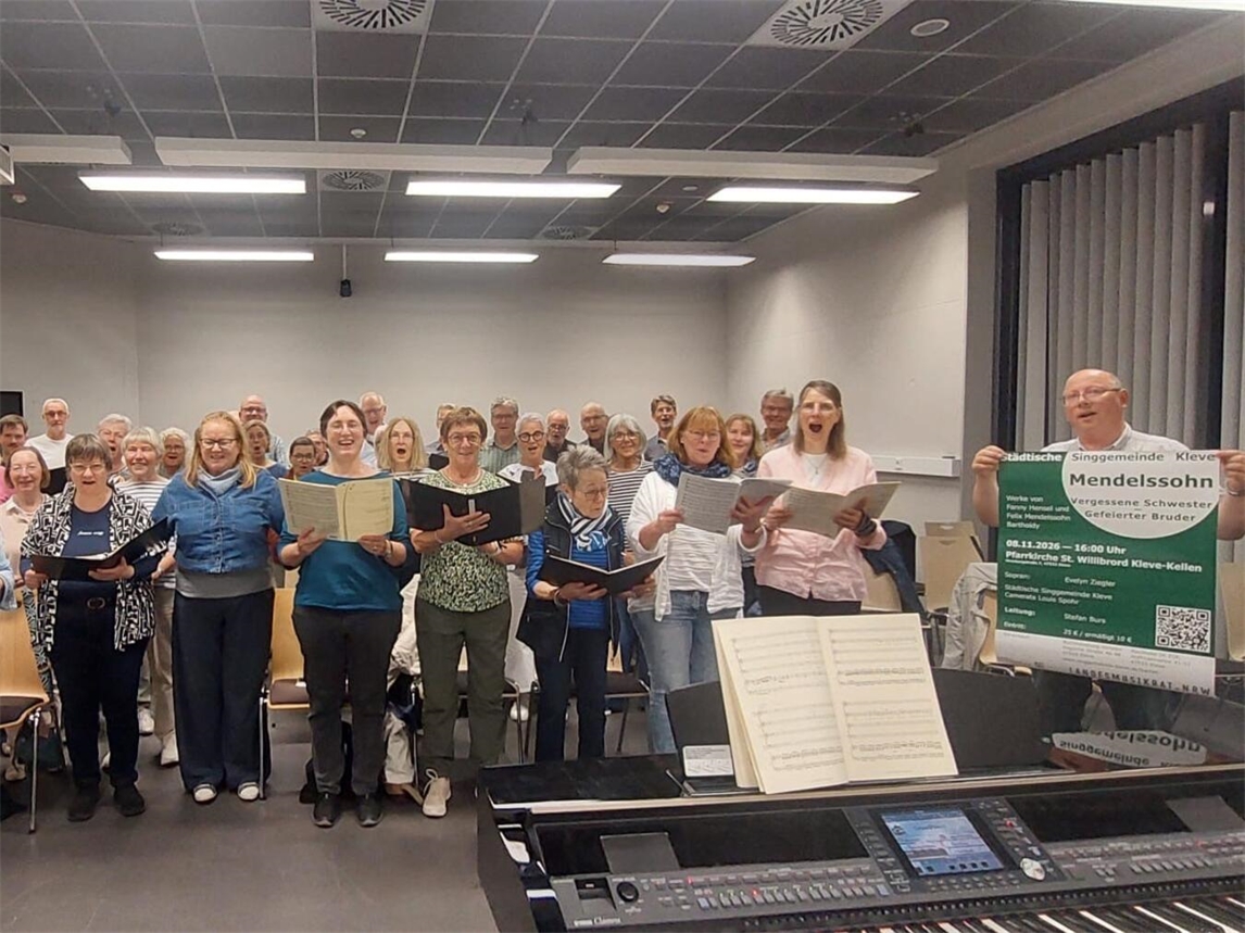 "Städtische Singgemeinde bei Probenarbeit am 17. Oktober; Chorprobe, Gesang, Musikveranstaltung"