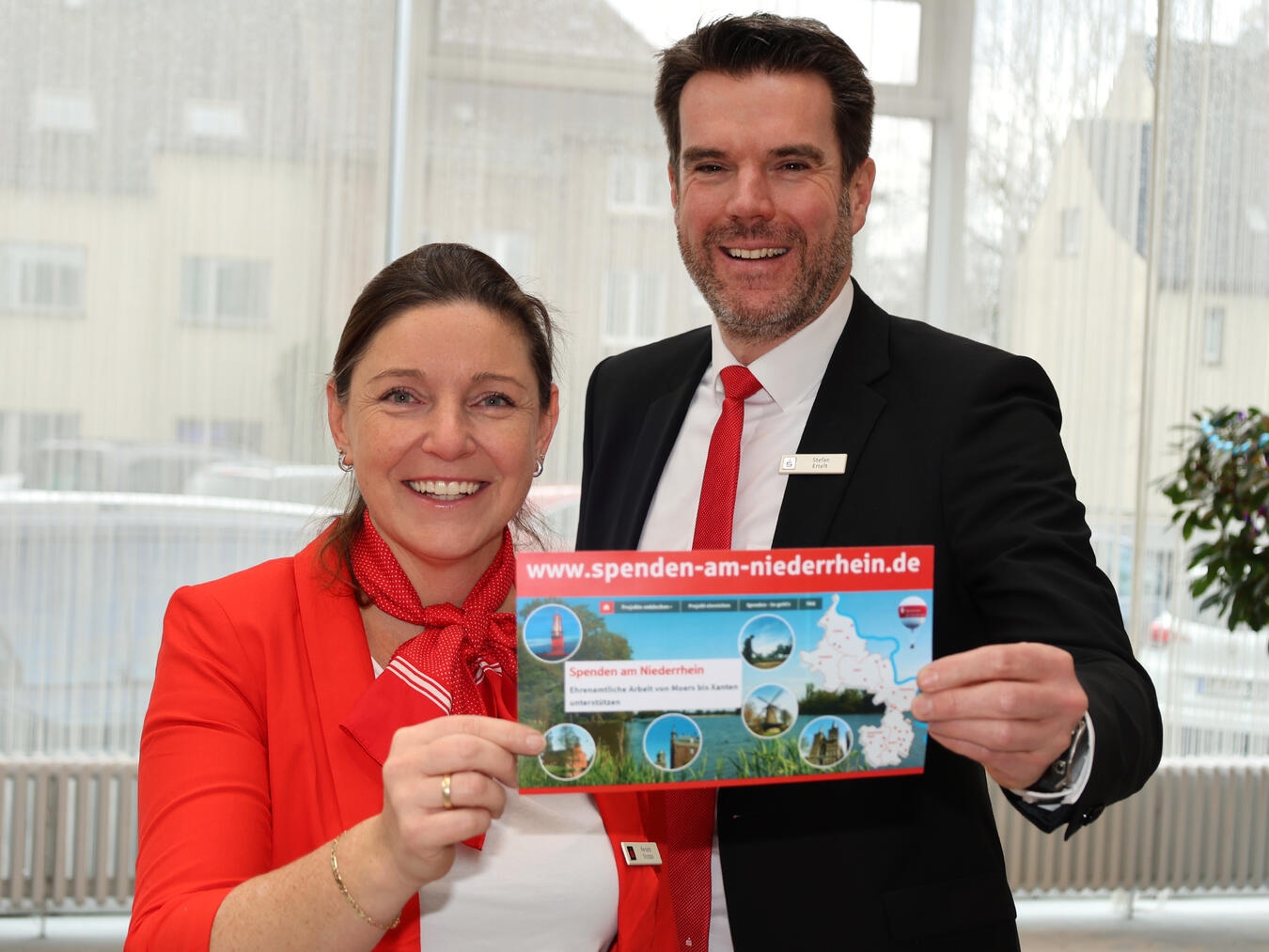 „Am 2. März um Punkt 11 Uhr startet unsere nächste Verdopplungsaktion“, sagen Renate Stoppa und Stefan Ertelt von der Sparkasse am Niederrhein und laden alle Vereine aus Moers, Neukirchen-Vluyn, Rheinberg und Xanten sowie aus Alpen und Sonsbeck ein, ihre gemeinnützigen Projekte auf der Spenden-Plattform www.spenden-am-niederrhein.de zu präsentieren. Foto: Sparkasse