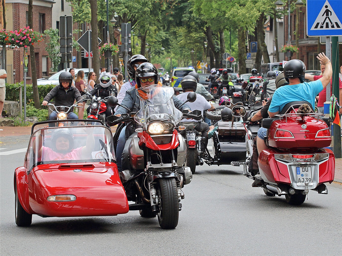 "Motorräder beim Jumbo-Run am 27. Juni, Event-Archivfoto von Theo Leie"