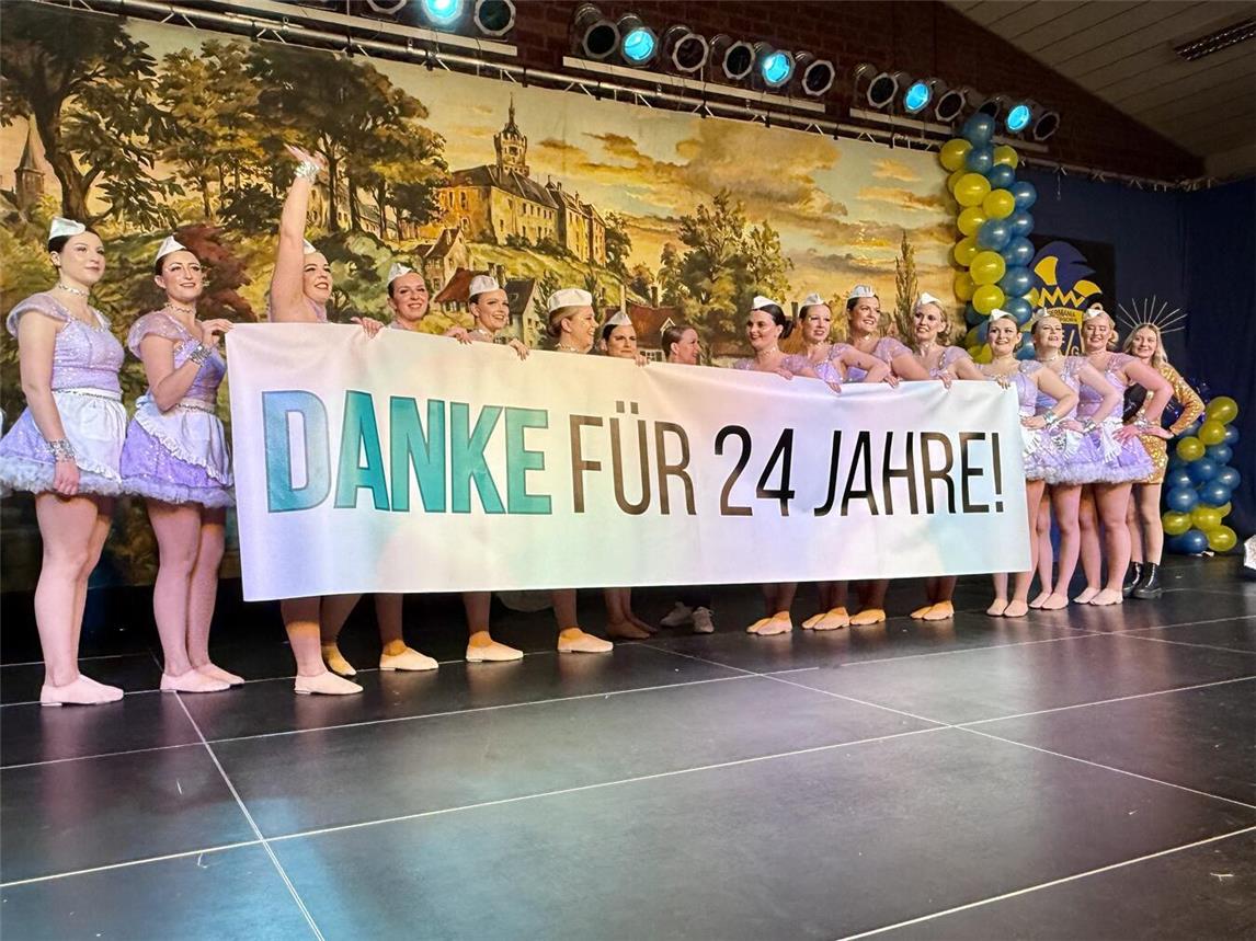 Am Ende ihres Showtanzes sagten die „Lightnings“ Danke für 24 Jahre. NN-Foto: Sabrina Peters