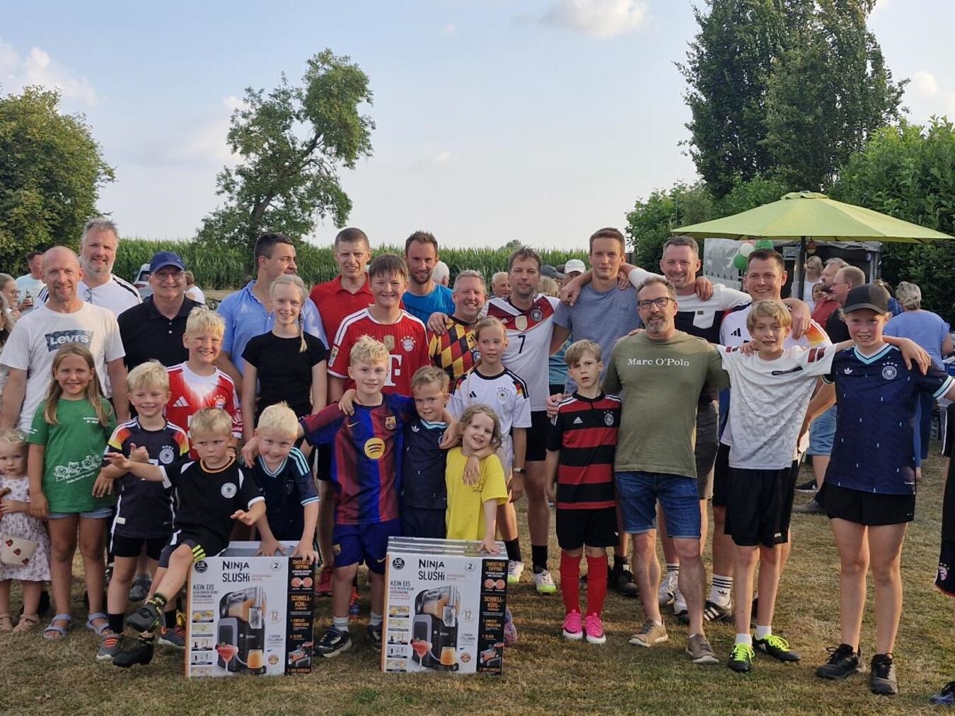 "Ferienspaß in Huisberden gestartet, Kinder spielen im Freien, Freizeitaktivitäten, Foto von Thomas Planting"