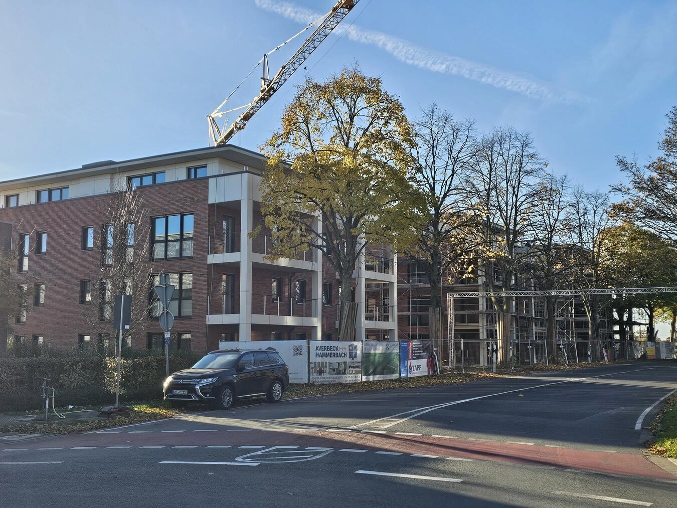 Am Kreisverkehr entstehen derzeit drei Häuser mit 42 neuen Wohnungen für Menschen mit Wohnberechtigungsschein. 