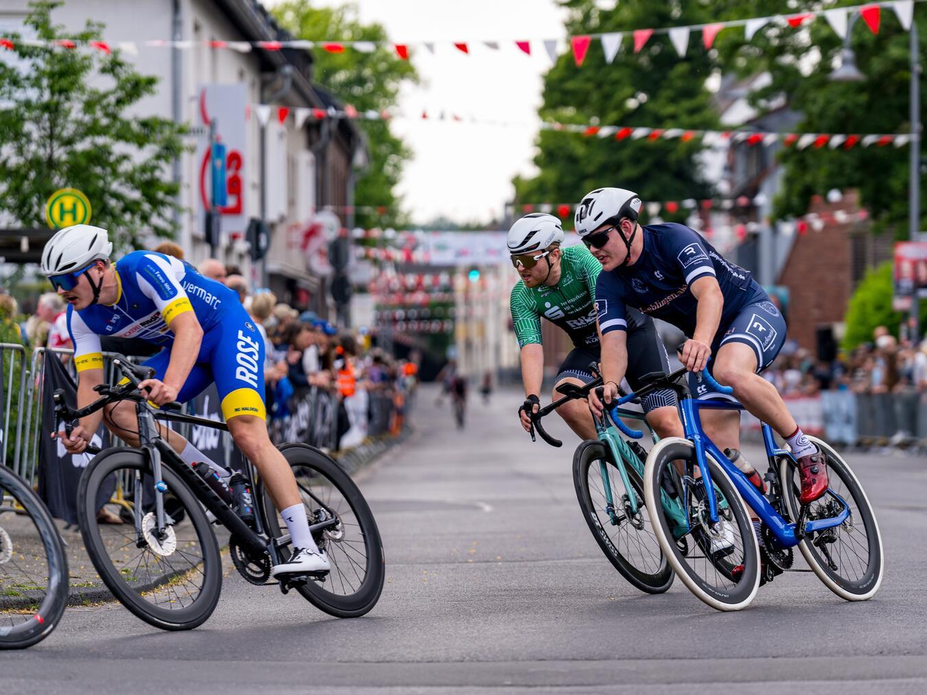 Am Loikumer Rott ist der Rundkurs, auf dem das Radrennen „Rund um Hamminkeln“ der RG Haldern als Ausrichter stattfindet. Foto: Holgers Radsport-Fotos