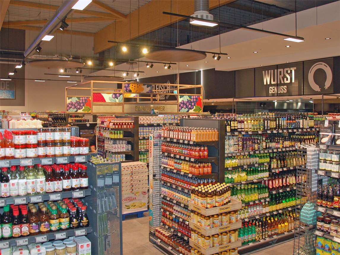 "Neuer Edeka-Markt in Emmerich eröffnet am Mittwochmorgen, Einkaufszentrum, Edeka Brüggemeier"