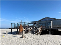 Am Nordseestrand bei Paal 8 liegt das Strandrestaurant West aan Zee.