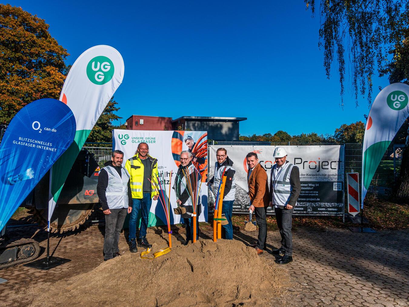 Am Stadion hat der Spatenstich zum Glasfaserausbau durch UGG in Emmerich begonnen. Foto: GVO Media