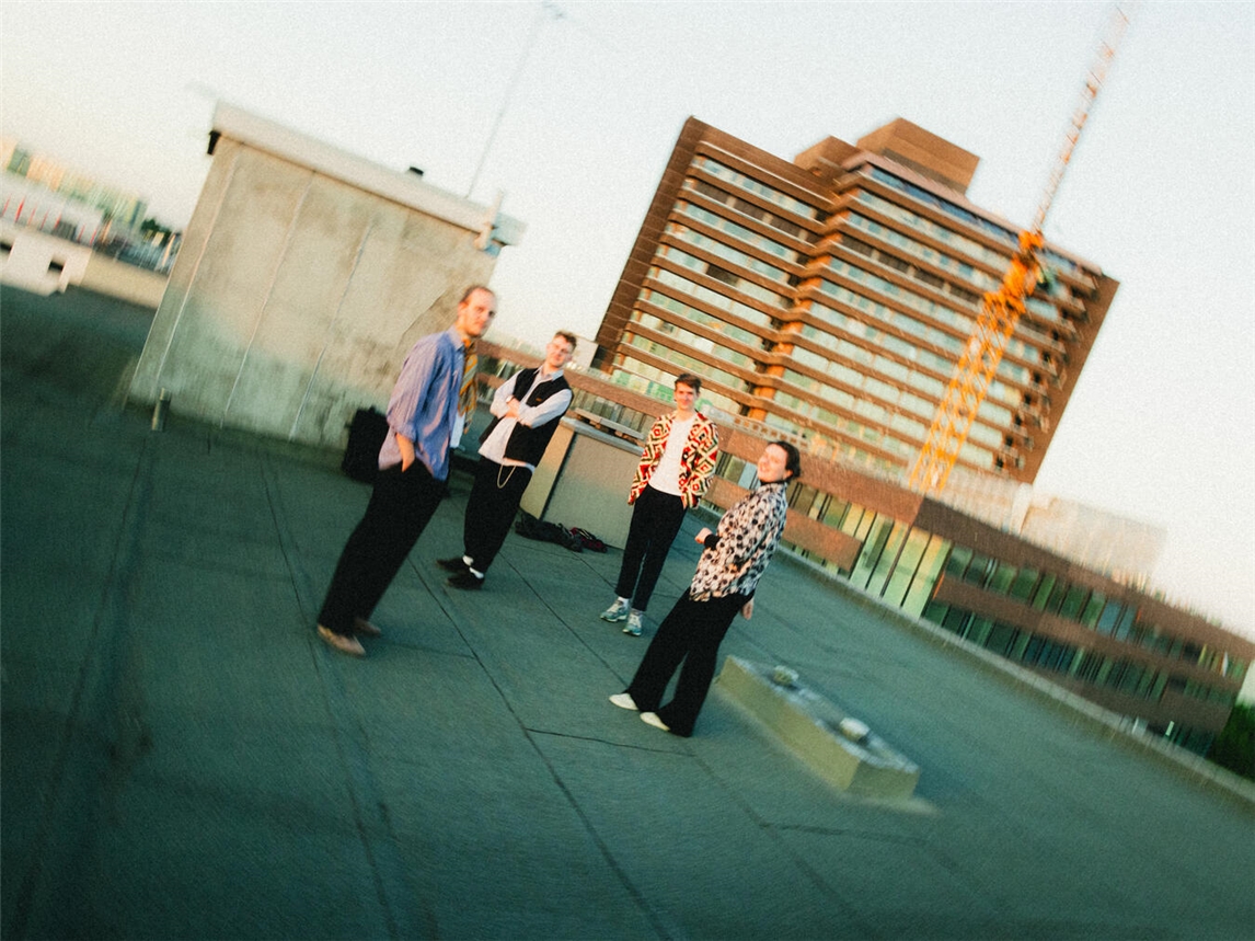 Amelia besteht aus Lennart Micheel am Piano, Anton Deyß an der Gitarre, Melanie Streitmatter am Bass und Henning Katz am Schlagzeug. Foto: Svenja Scholz 