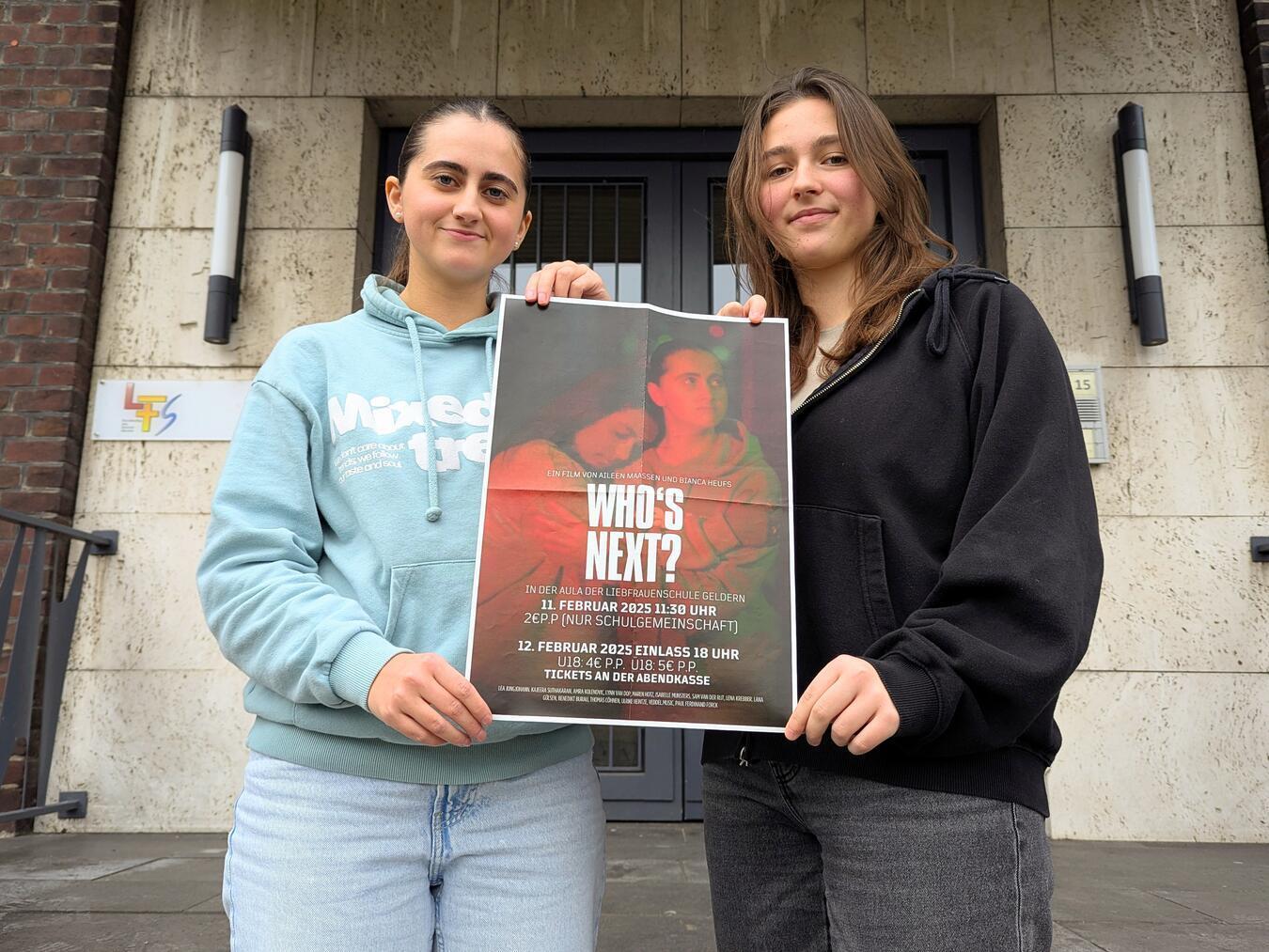 Schüler der Liebfrauenschule in Geldern bringen ihren eigenen Thriller auf die Leinwand Amra Kolenovic (l.) und Bianca Heufs freuen sich auf die Premiere des Films „Who‘s Next?“. NN-Foto: JK
