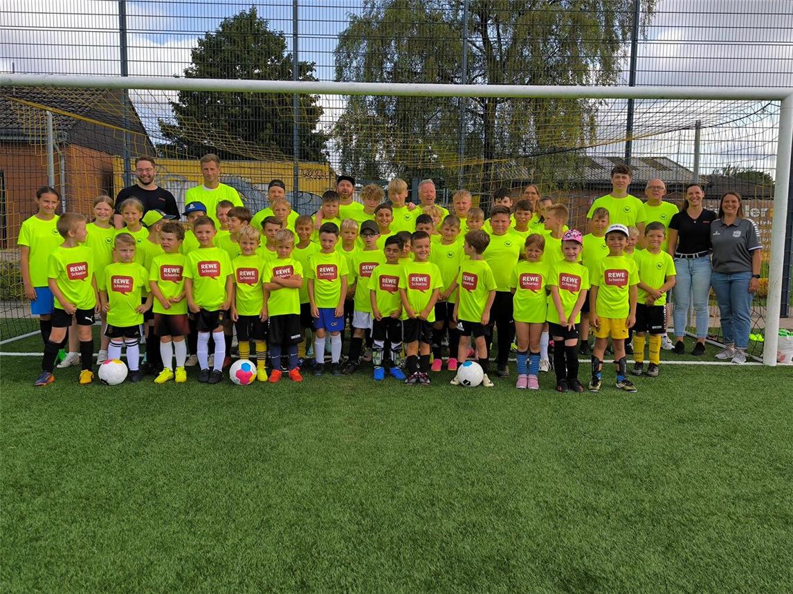 An den Tagen wurden in verschiedenen Gruppen Trainingsformen geübt. Foto: SV Siegfried Materborn