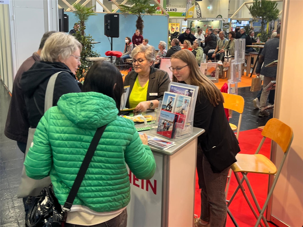 An einem gemeinsamen Stand warben Emmerich und der Kreis Kleve für die Region. Foto: WfG Emmerich