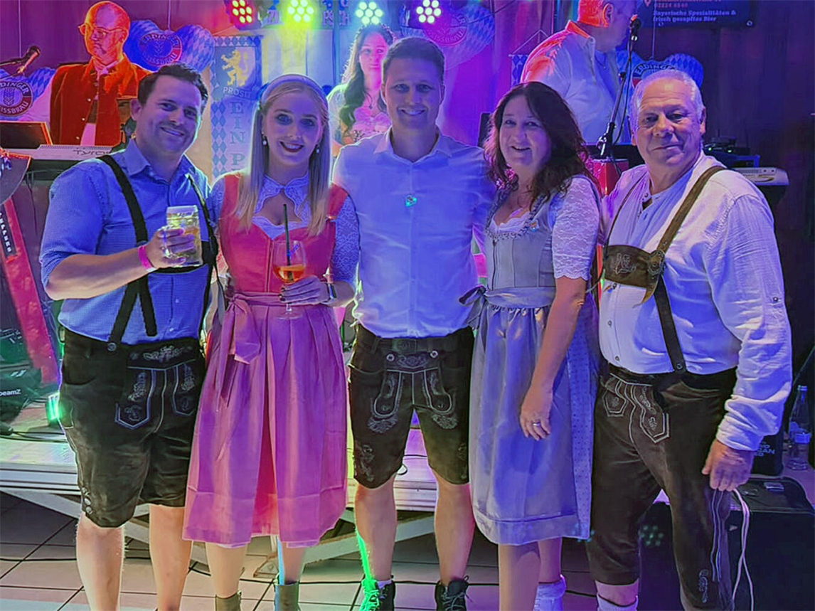 "Bürgerstiftung Till-Moyland: Andre Laarmanns mit Königspaar Linda & Stefan Verriet, Ex-Majestäten Andreas & Anja Ehls"