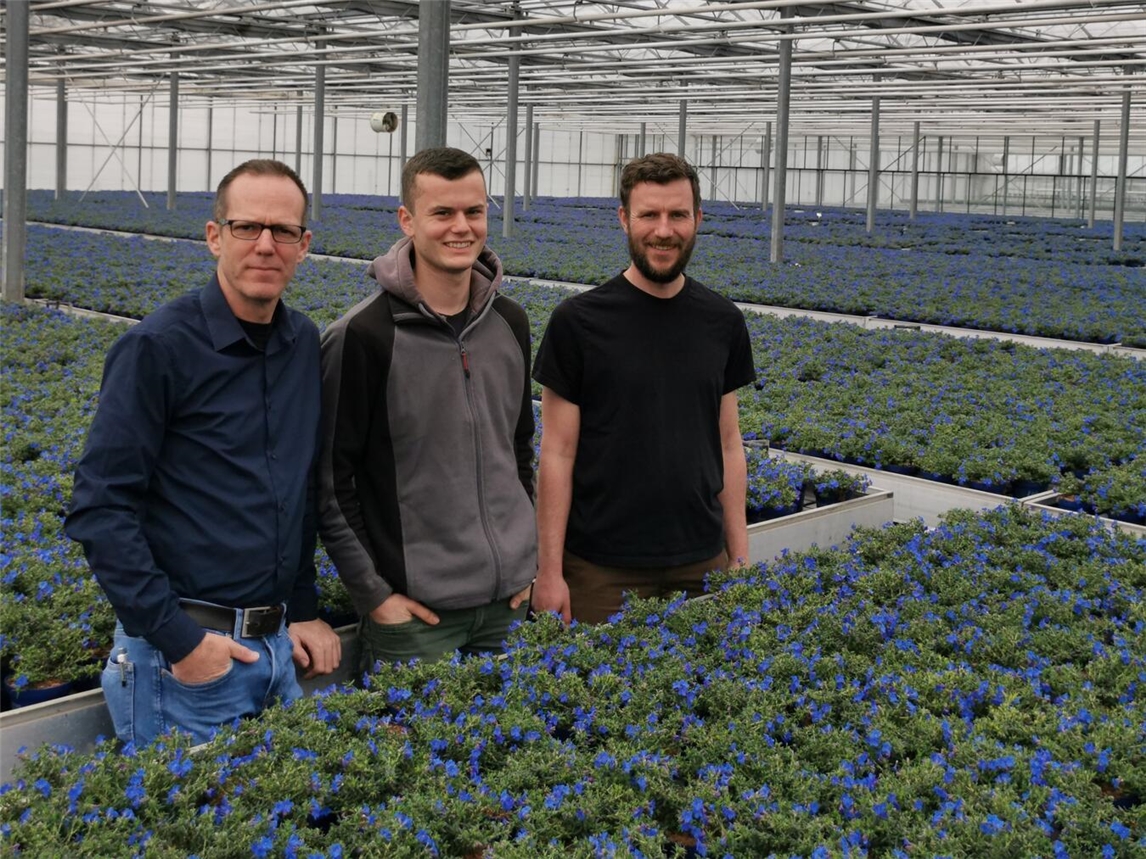 "André Ripkens, Jonas Gehr von Topfpflanzen Ripkens mit Marcus Trappe von Agrobusiness Niederrhein"