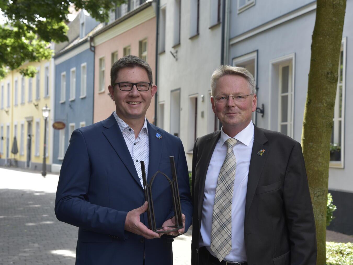 Andreas Kochs übernahm das Amt des Präsidenten von Dr. Martin Neese. Foto: Rotarier