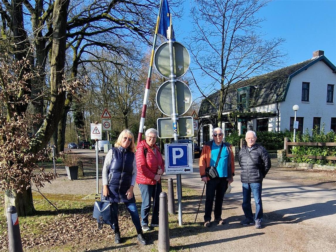 Anja Momper, Angelika Pommerin, Willi Smeets und Peter Schiffer freuen sich auf die kommenden Wandersaison.Foto: privat