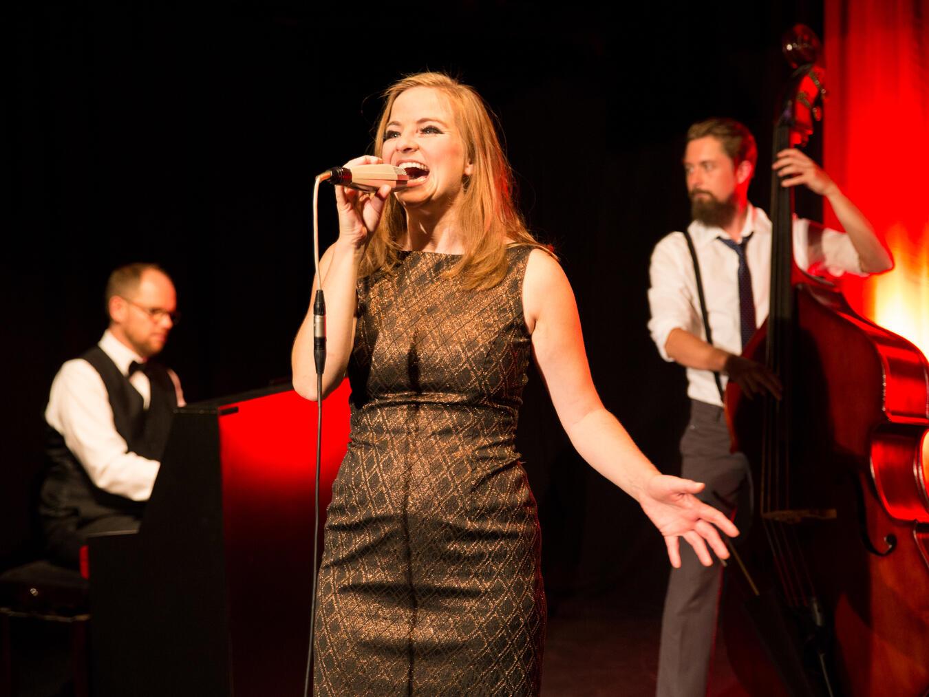 Anke Jansen singt Lieder von Hilde Knef. Foto: Lukas Grey