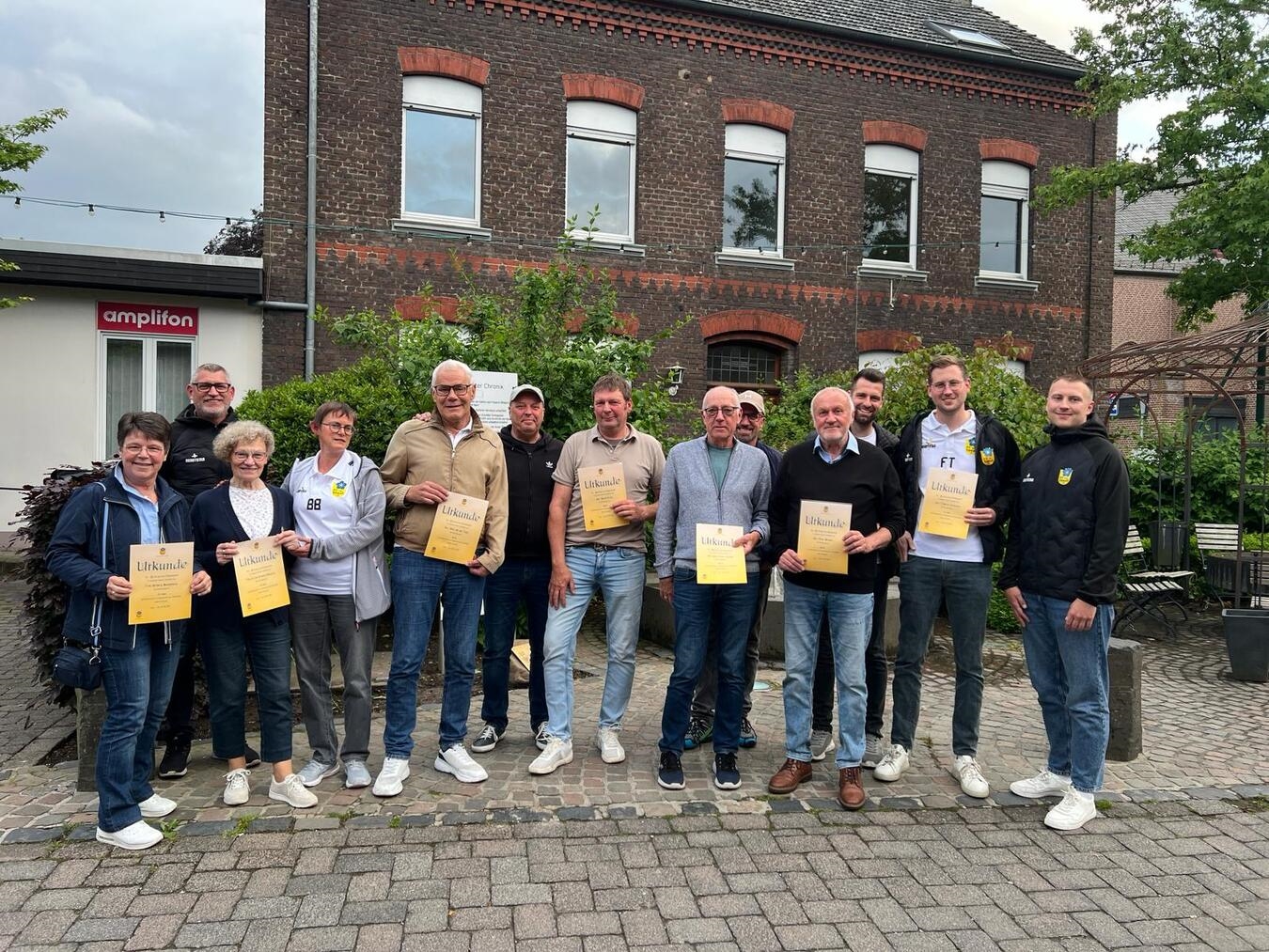 "Ehrung langjähriger Mitglieder bei der Jahreshauptversammlung des SV Veert, Gruppenfoto, Vereinsfeier"
