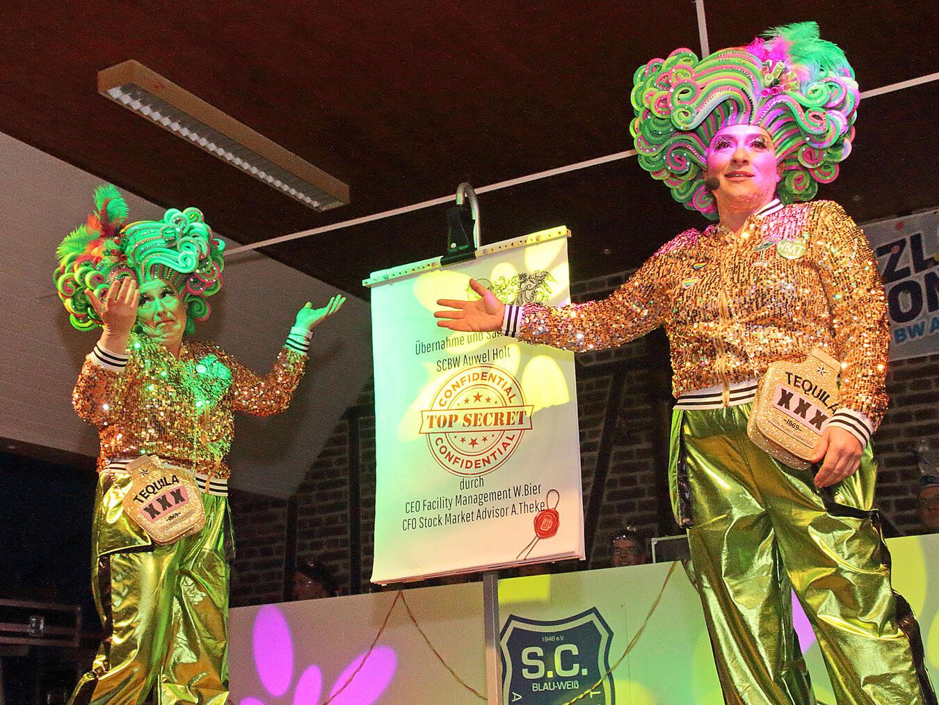 Anna Theke und Wilma Bier stellten das geheime Übernahmekonzept für den SC vor.