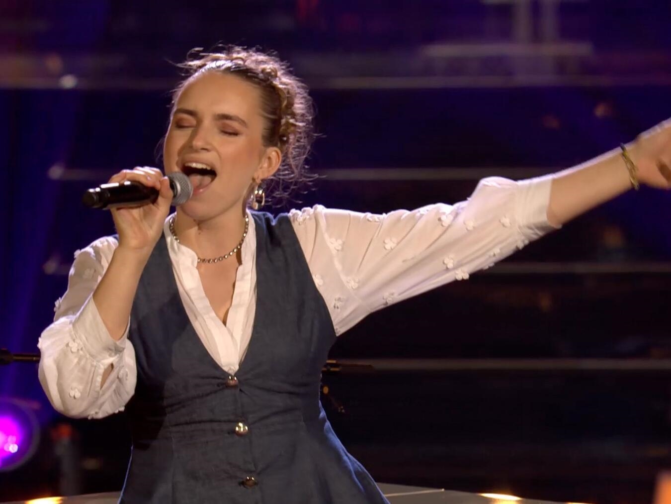 Anne Mosters auf der Bühne bei den „Team Fights“. Foto: „joyn