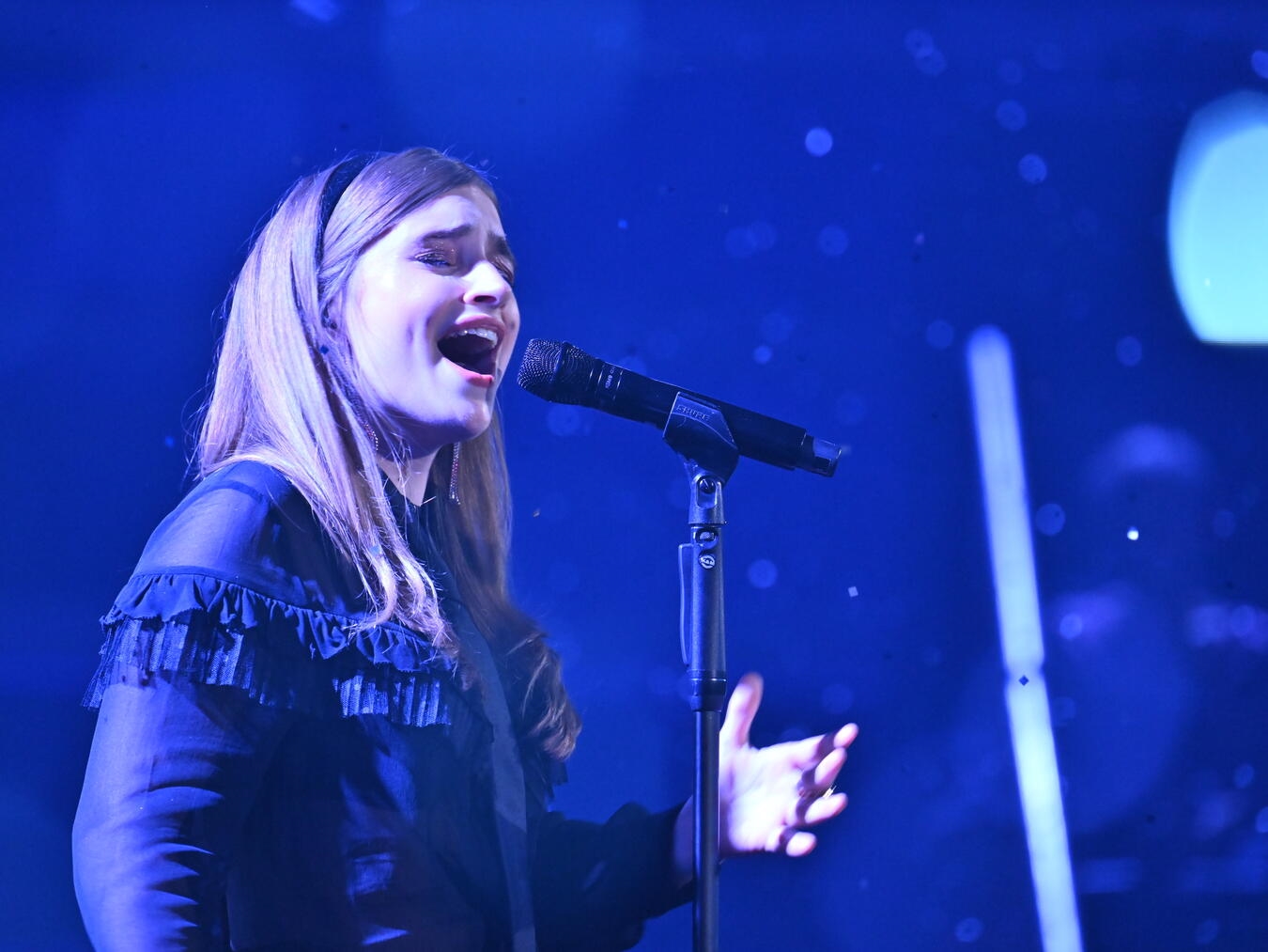 Anne Mosters bei ihrem Final-Auftritt, bei dem sie ihren eigenen Song „Gravity“ performt. Foto: Joyn/Claudius Pflug
