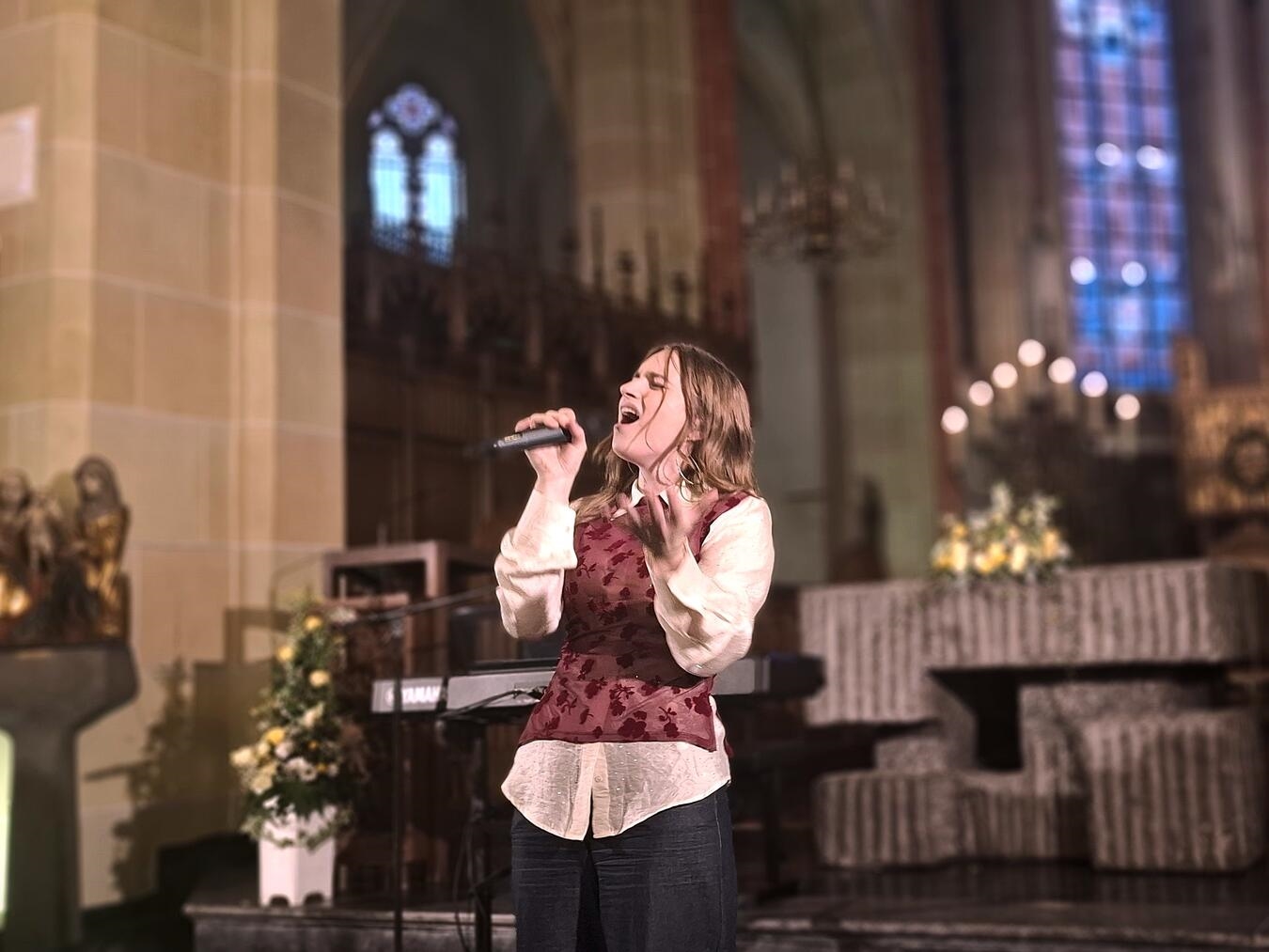 "Anne Mosters Benefizkonzert in Sonsbecker Kirche, Foto von Michael Scholten, Musikveranstaltung, Kirchenkonzert"