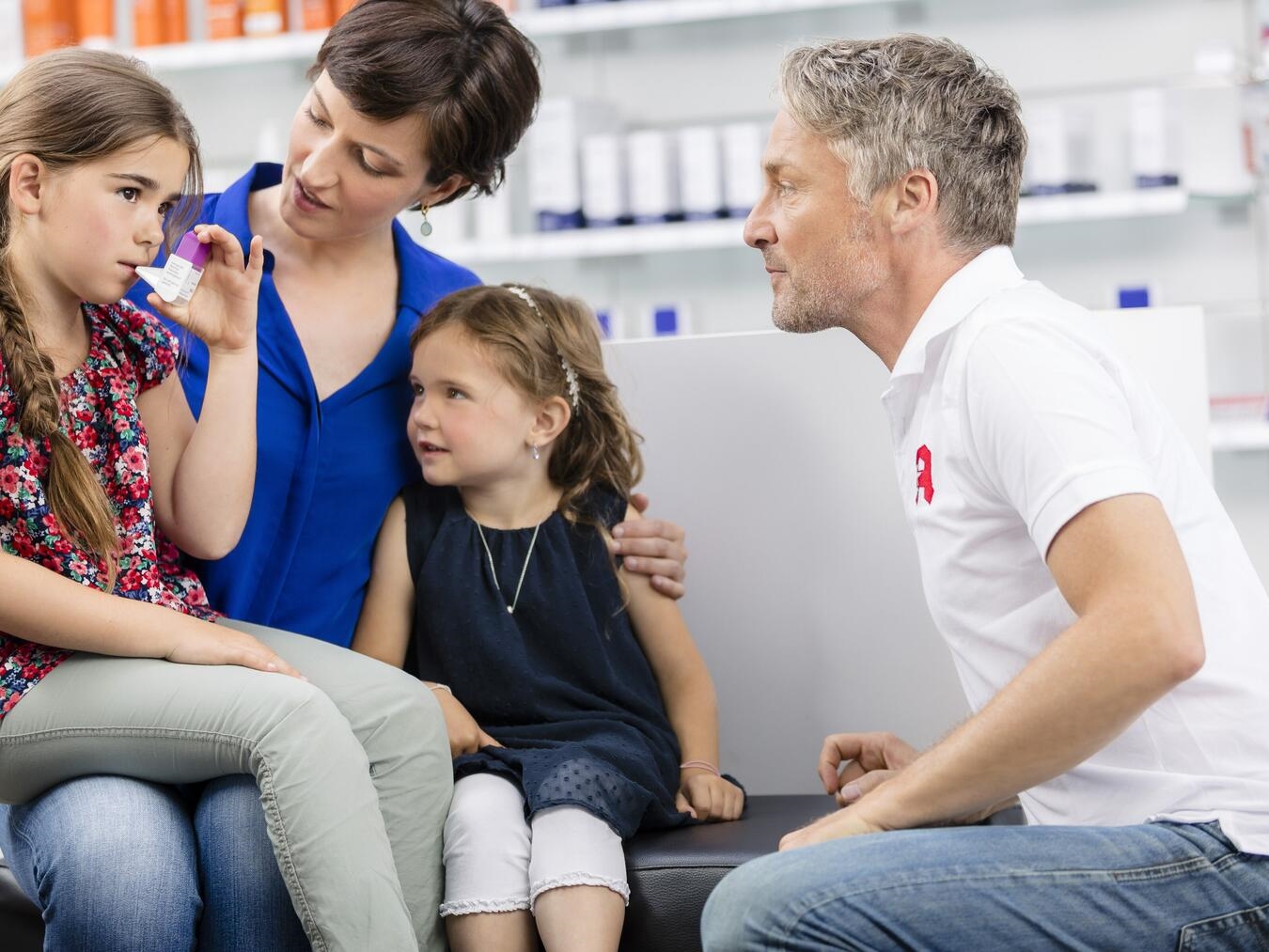 "Persönliche Beratung in der Apotheke zu Prävention und Inhalator-Anwendung, Foto: ABDA"