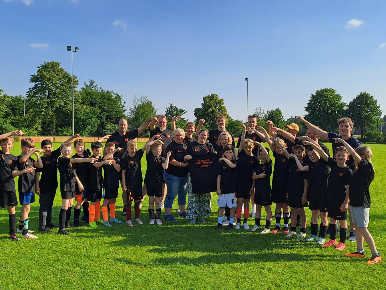 Arminias Jugend wurde  mit neuen Shirts ausgestattet. Foto: privat