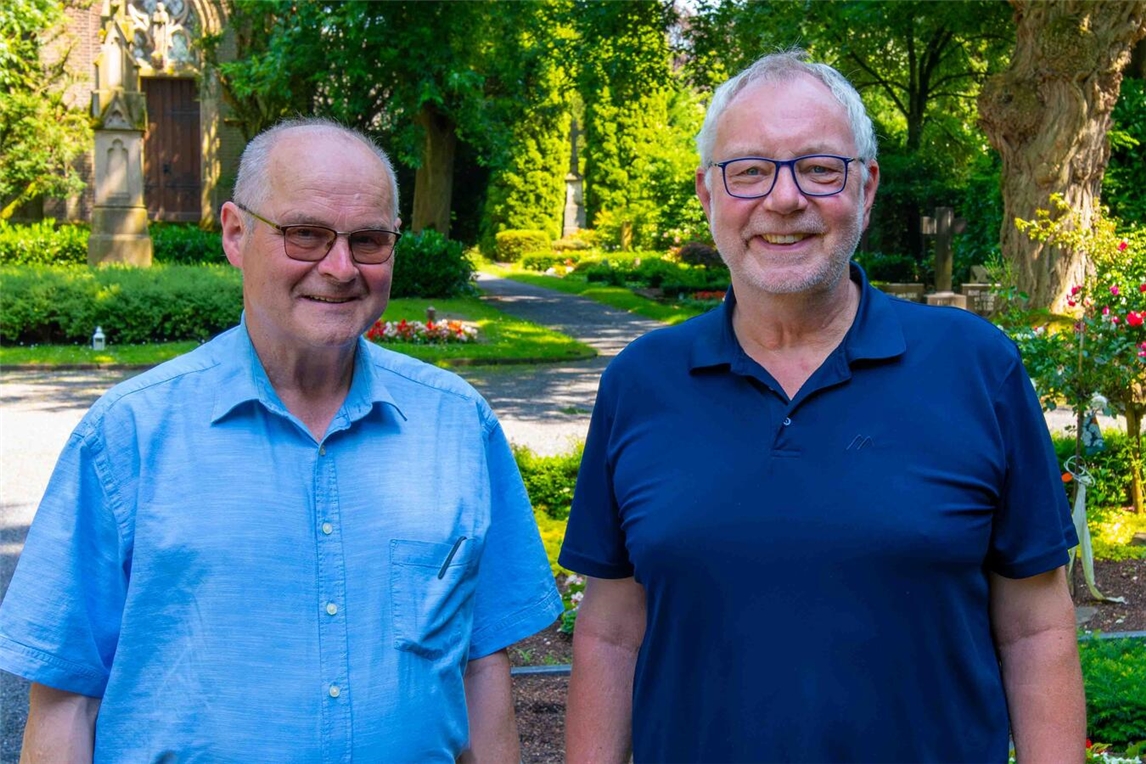 "Arno Leurs und Joachim Domogala leiten Beerdigungen - Porträtfoto, kirchliche Beerdigungsleitung, Bischöfliche Pressestelle"