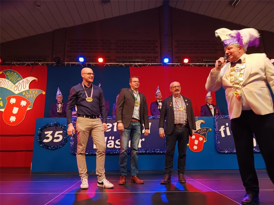 Auch Bürgermeister Wolfgang Gebing und sein Amtskollege Stephan Reinders waren als Ehrengäste dabei. Foto:CKH