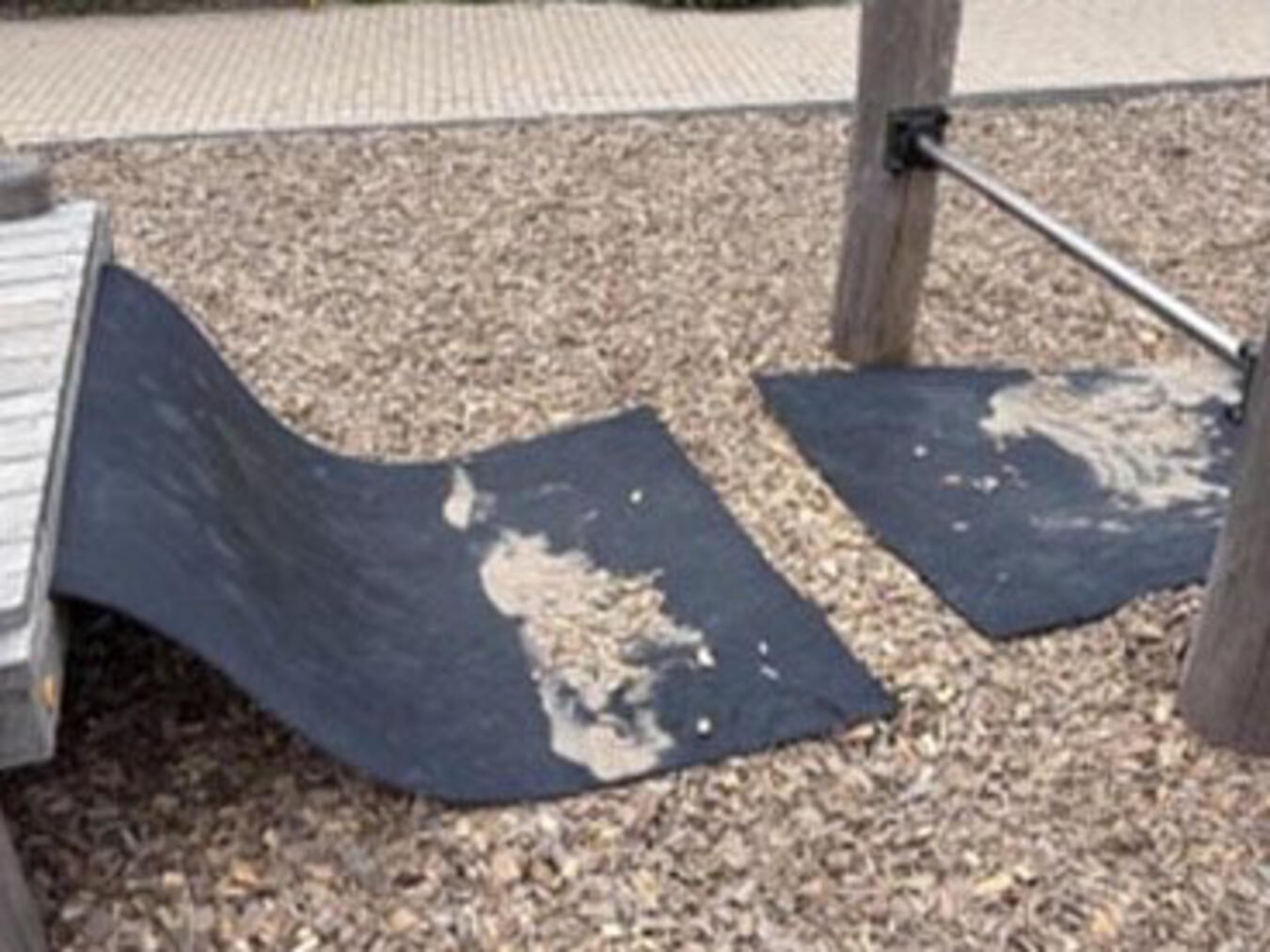 "Beschädigtes Laufband durch Vandalismus, Polizeifoto"
